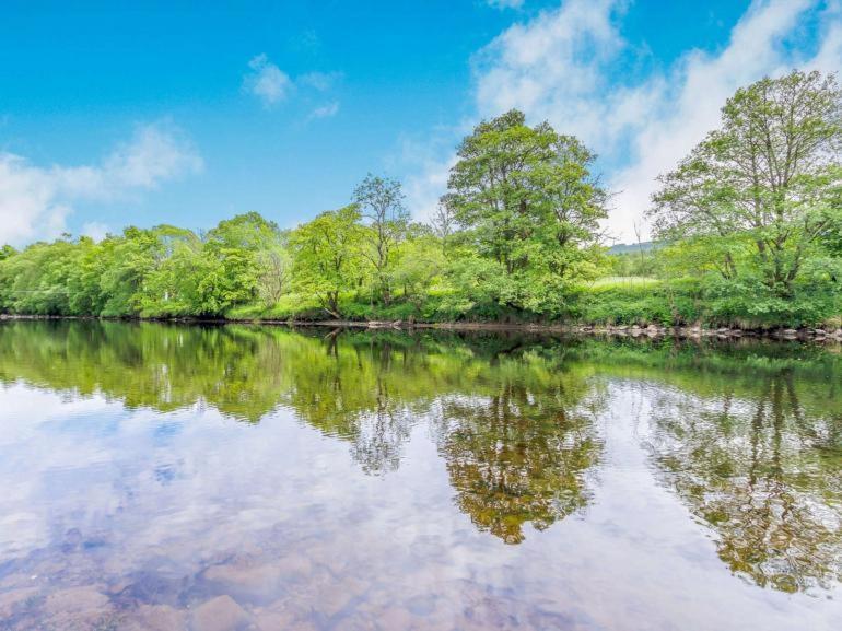 3 Bedroom Luxury Home, Hot Tub, Stunning Views Of Killin, Sitting On The River Dochart Buitenkant foto