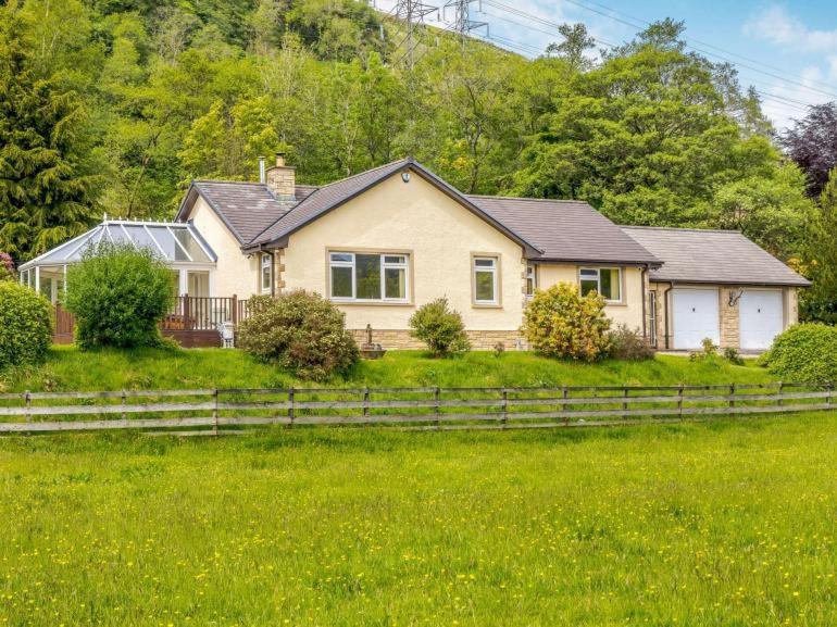 3 Bedroom Luxury Home, Hot Tub, Stunning Views Of Killin, Sitting On The River Dochart Buitenkant foto