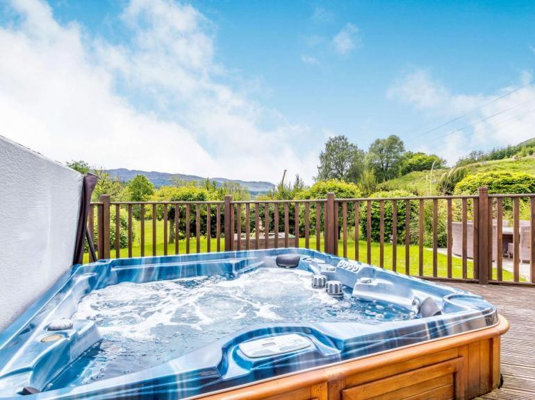 3 Bedroom Luxury Home, Hot Tub, Stunning Views Of Killin, Sitting On The River Dochart Buitenkant foto